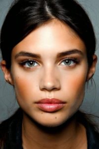Comment agrandir ses yeux grâce à 6 astuces maquillage