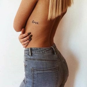 femme-tatouage-love-amour