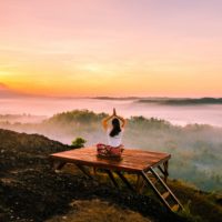 Comment bien commencer sa journée : les bienfaits de la méditation matinale