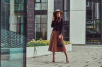 Comment bien porter la jupe midi au printemps ?