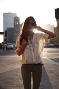 Que porter avec un haut transparent ?