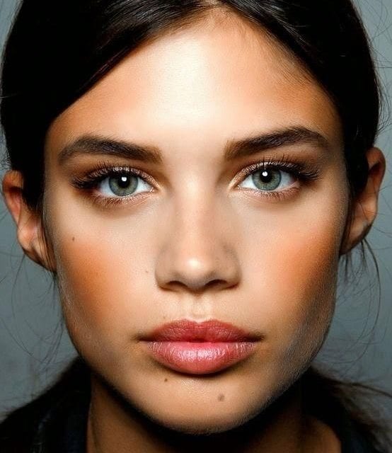 Comment agrandir ses yeux grâce à 6 astuces maquillage