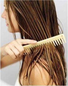 Se peigner les cheveux stylecraze.com