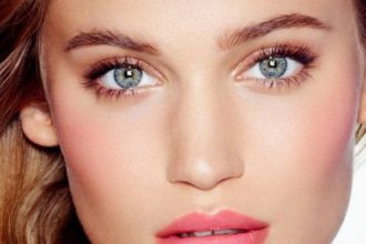 Comment maquiller des yeux bleus ?
