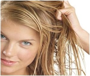 se coiffer pour un entretien cheveux gras