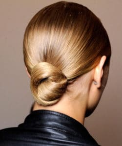 se coiffer pour un entretien chignon