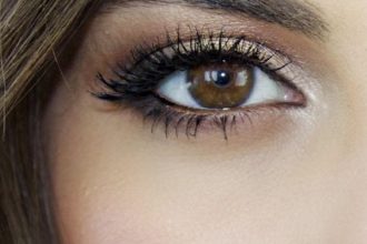 Comment maquiller des yeux marrons ?