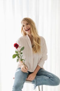 Emma-Denaive-Rose-rouge