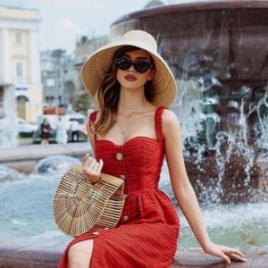 Idées de tenues pour porter du rouge en été