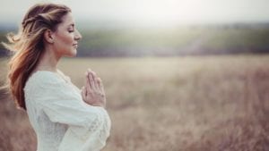 femme-zen-champ