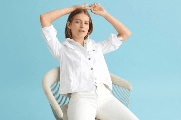 veste blanche au printemps