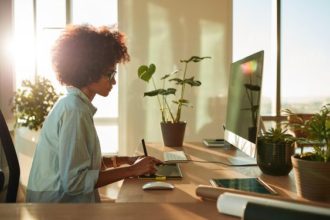 Travailler chez soi : comment avoir du style quand on reste à la maison ?
