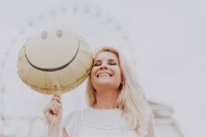 sourire-femme-smiley-heureuse-secret-beaute