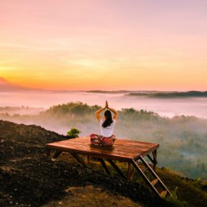 méditation-matinale-nature-femme
