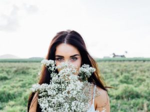 beaute-naturelle-femme-nature-fleurs