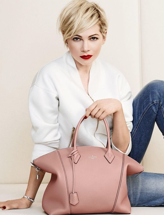 Un beau sac fait toute la différence pour une tenue élégante