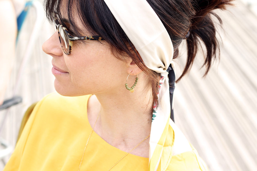 foulard, chapeau, couronne : renforcez le côté bohème de la robe en multipliant les accessoires