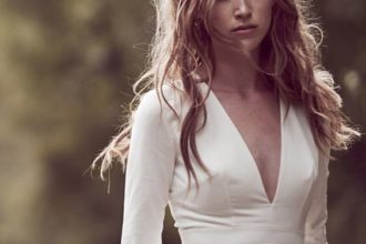 Comment s’habiller quand on a une petite poitrine ?