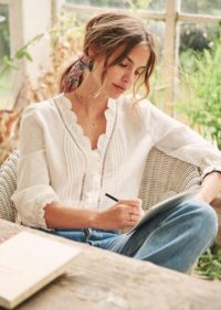 Mode été : 3 looks chics de femmes stylées pour s’inspirer