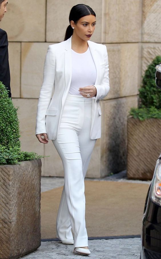 Une veste longue et un style épuré sont parfaits pour les morpho en A