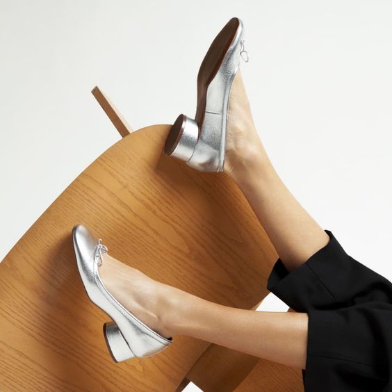 De jolies ballerines avec un tailleur jupe ou pantalon