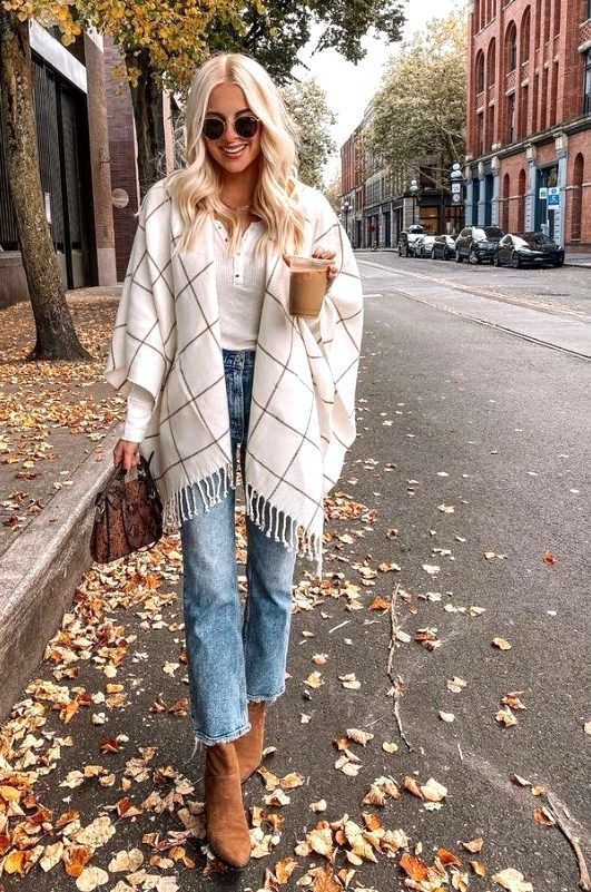 Le châle ou le poncho sont de bons accessoires pour passer l'automne au chaud