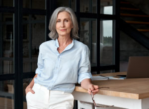 look moderne femme 60 ans