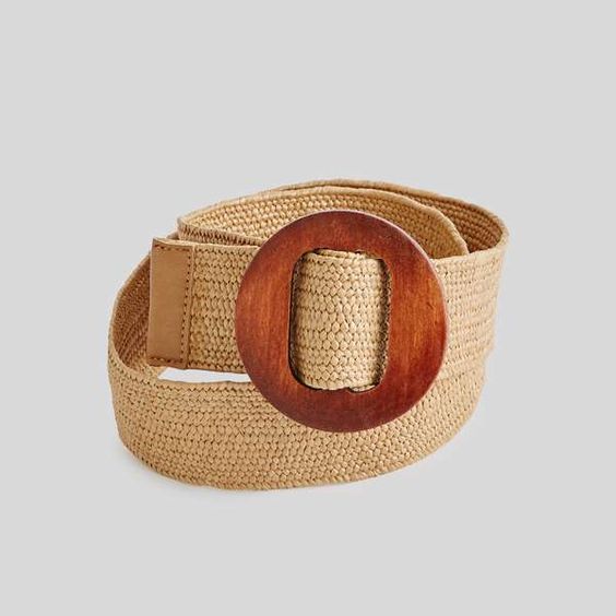 La ceinture en raphia, incontournable en 2021