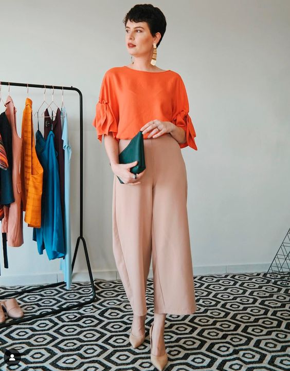 Quand il fait chaud, les manches ont leur importance et structurent un look