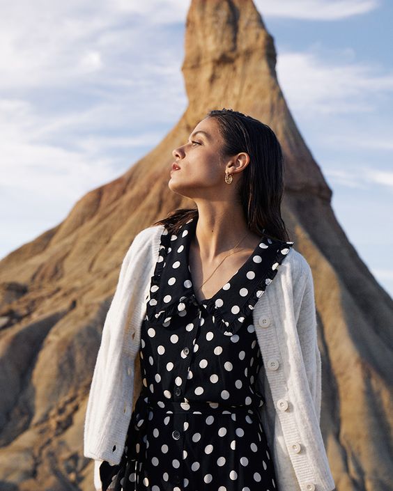 Jouez avec les textures et les styles pour mettre votre cardigan aussi souvent que possible