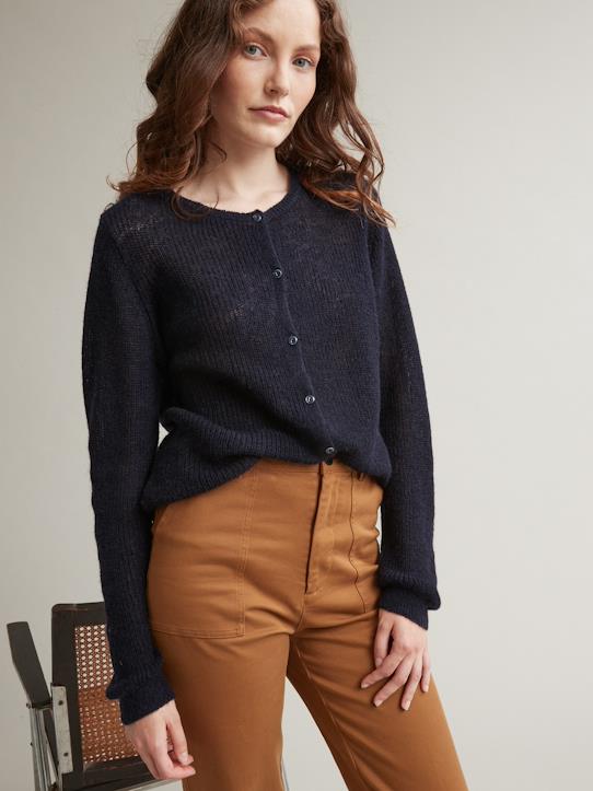 Une maille douce et de qualité peut se porter à même la peau en automne